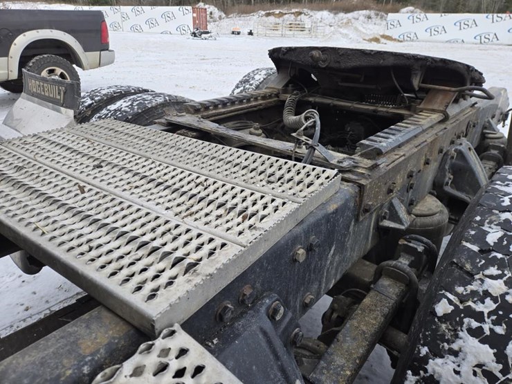 2017-peterbilt-579-image-34