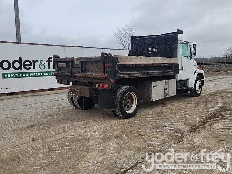 2001-freightliner-fl60-image-5