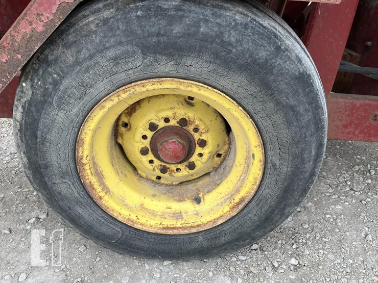 new-holland-354-image-21