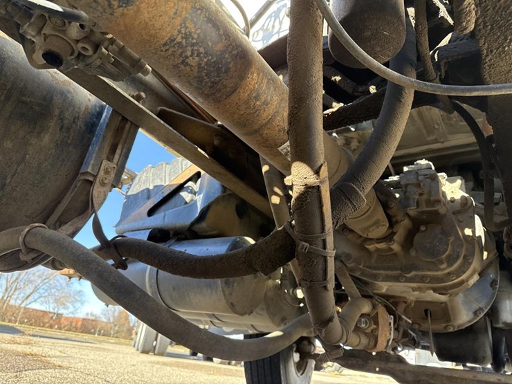 #1994-•-1999-volvo-day-cab-truck-tractor-image-56