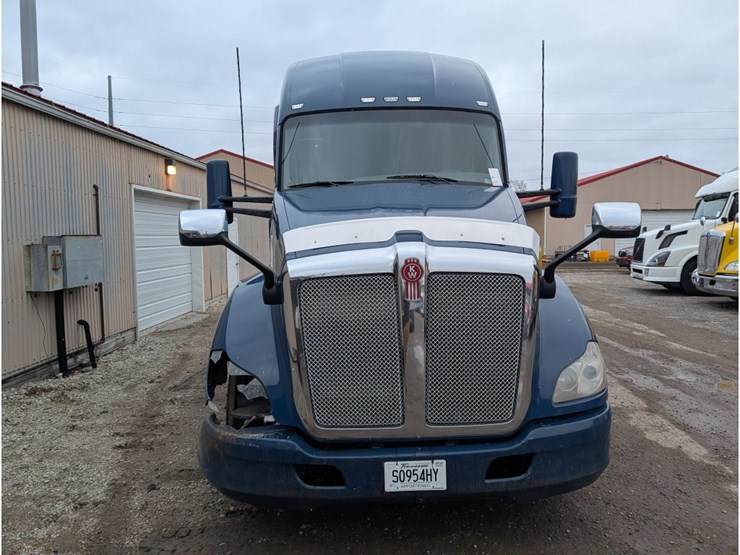 2019-kenworth-t680-image-2