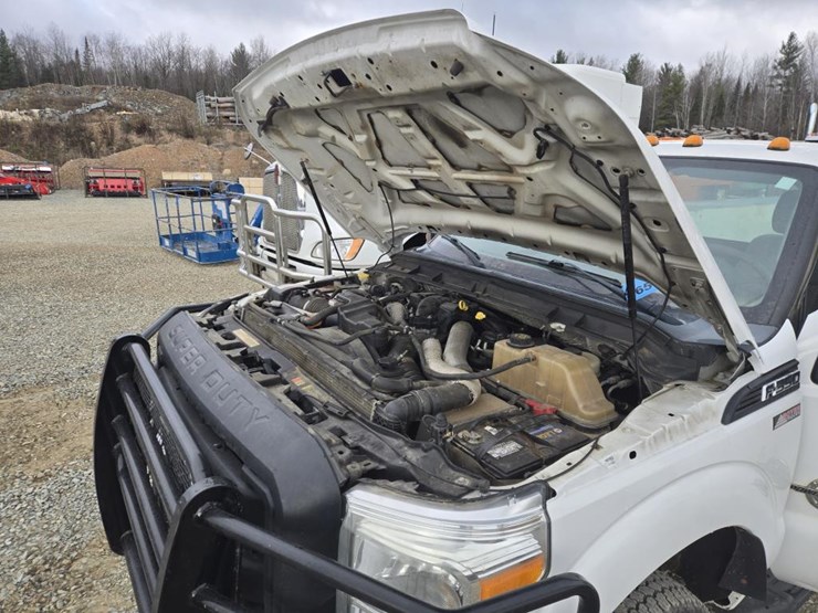 2011-ford-f350-image-26