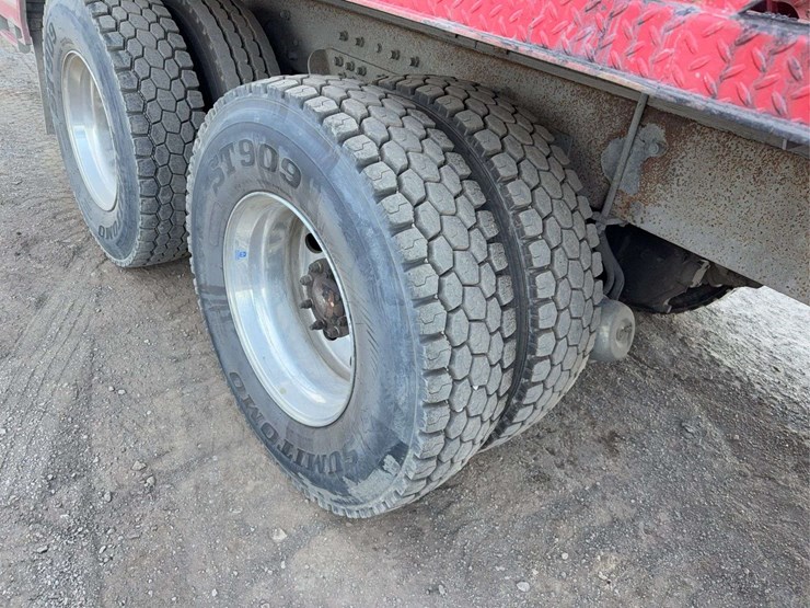 2004-peterbilt-357-image-18