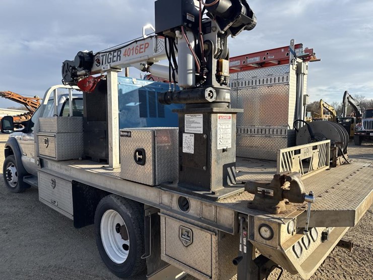 2006-ford-f550-image-22