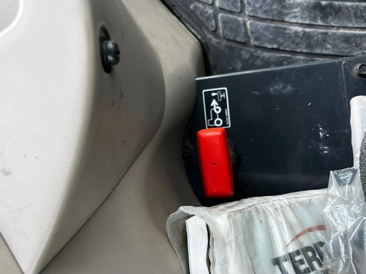 2015-kubota-m8560-image-37