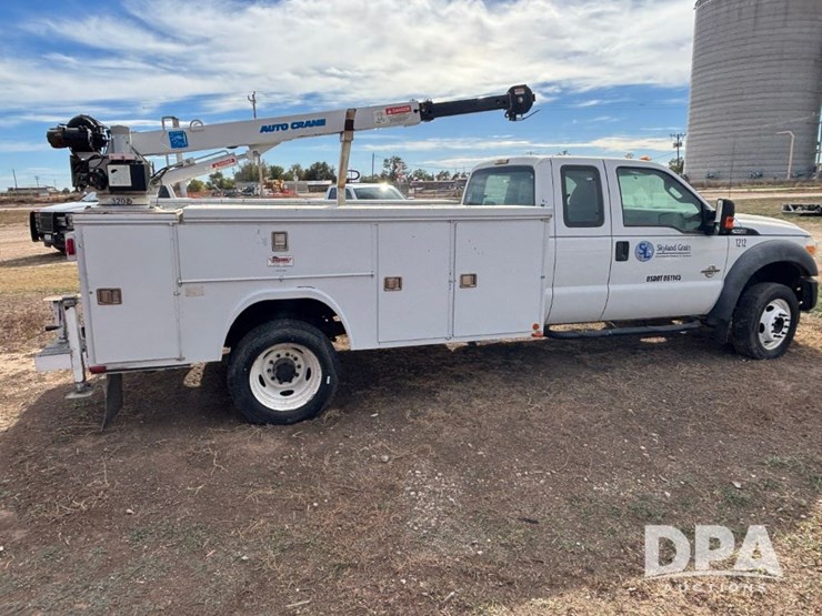 2011-ford-f550-image-8