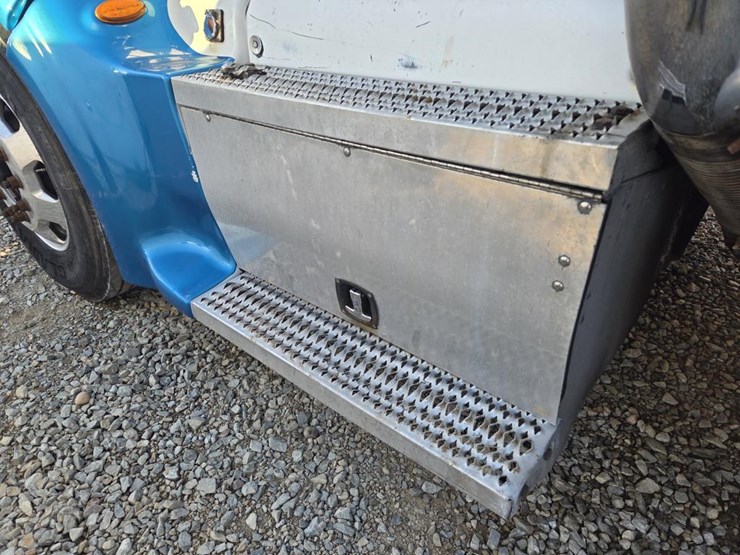 2007-peterbilt-386-image-21