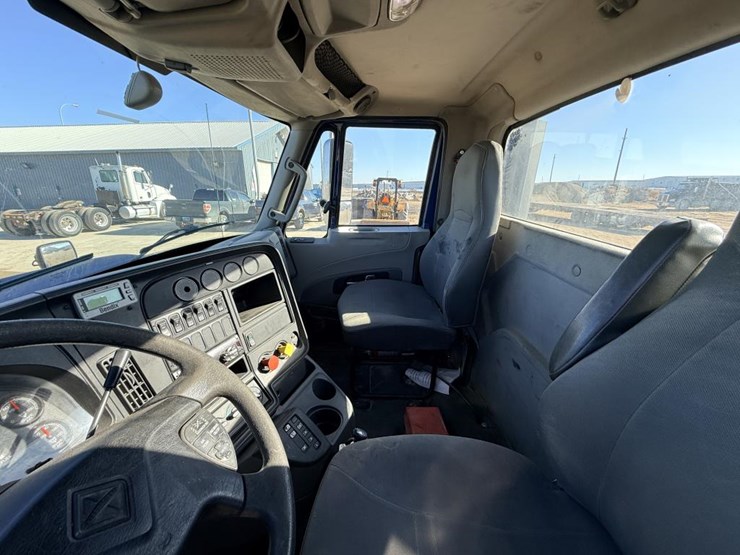 2017-international-prostar-image-46