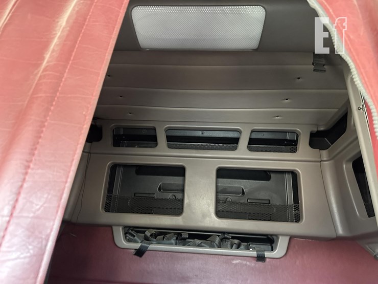 2014-peterbilt-386-image-27