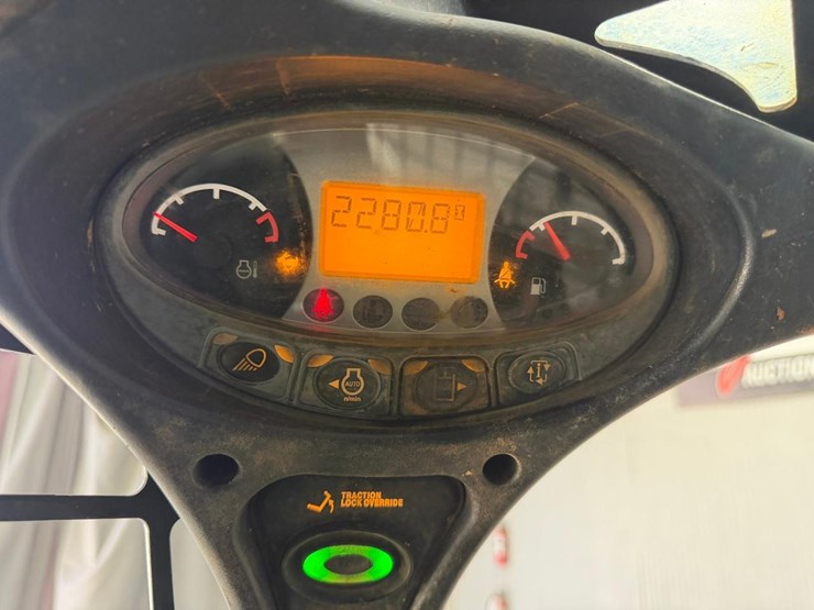 2022-bobcat-s740-image-18