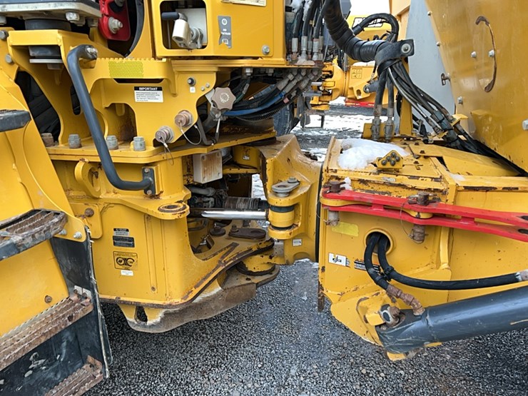 2019-deere-260e-image-15