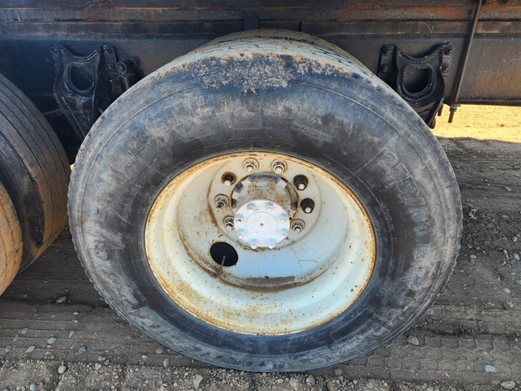 international-8100-image-65