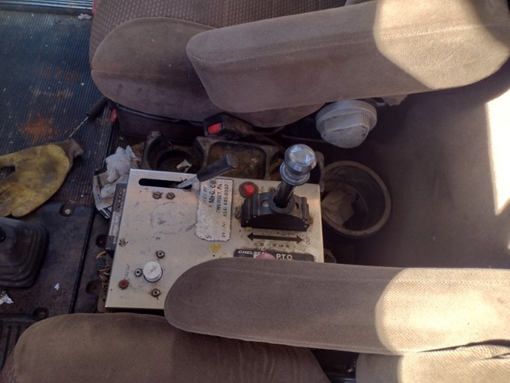 peterbilt-388-image-12