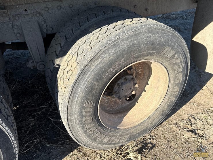 1988-peterbilt-377-image-11