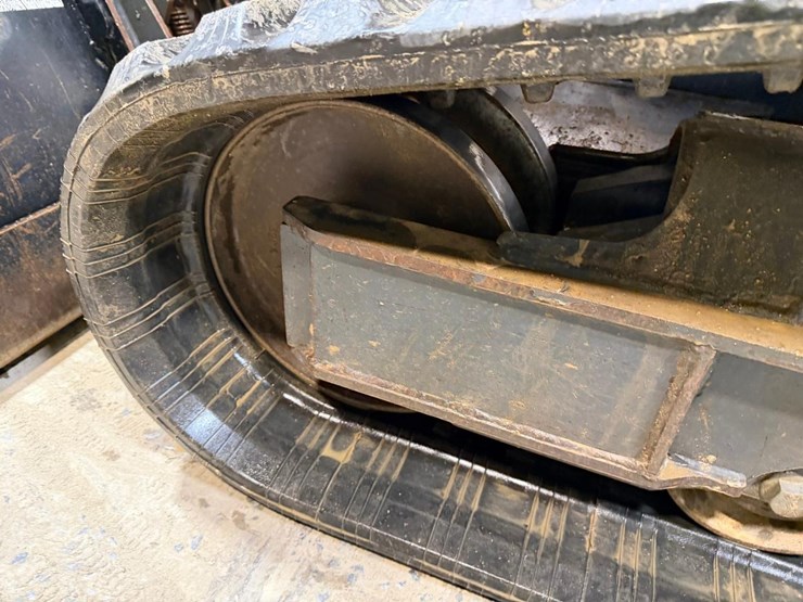 2022-bobcat-t740-image-13