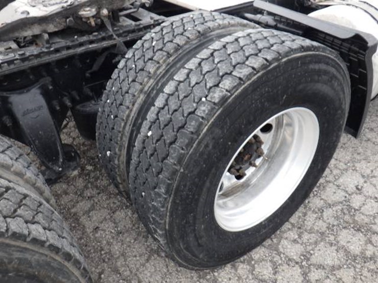 freightliner-cascadia-126-image-5