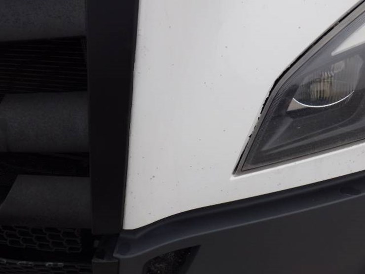 2022-freightliner-cascadia-126-image-3