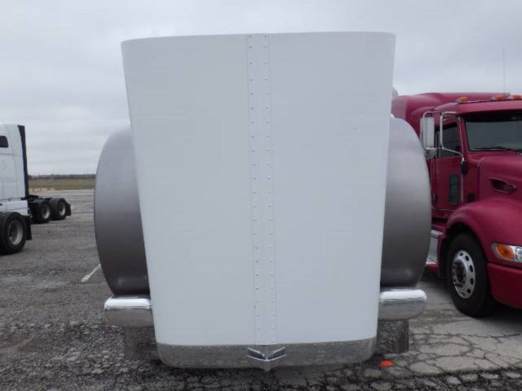 peterbilt-389-image-30