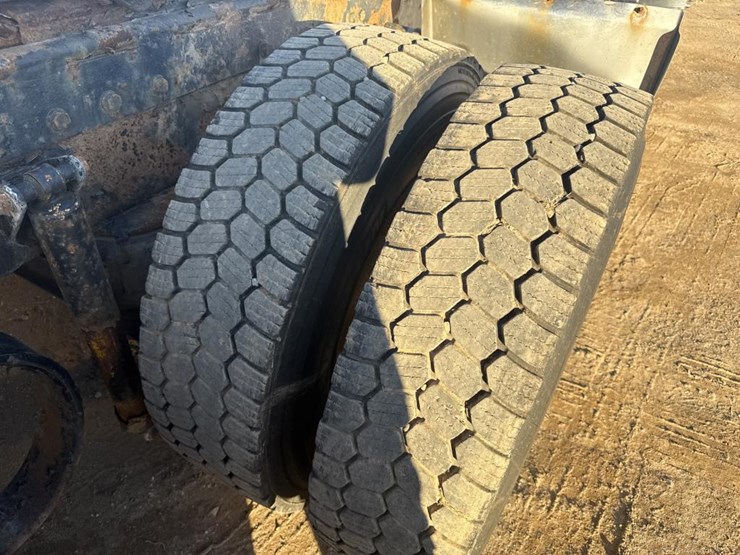 2008-peterbilt-388-image-58