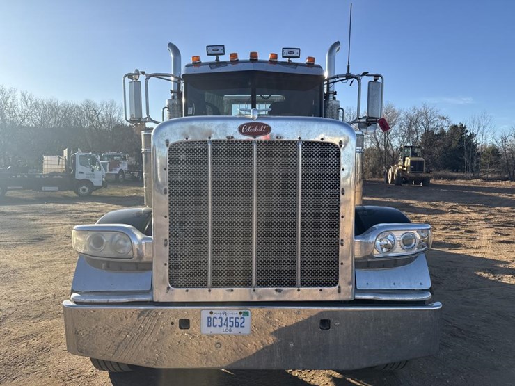 2008-peterbilt-388-image-8