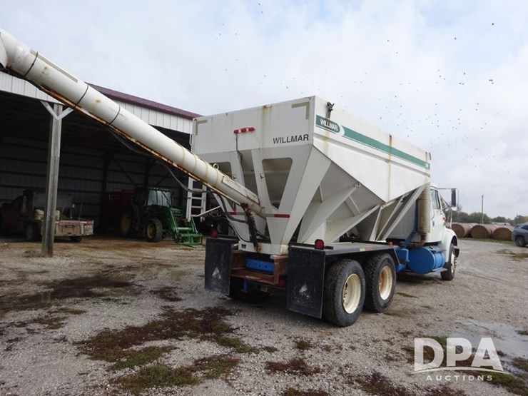 2003-international-8100-image-20