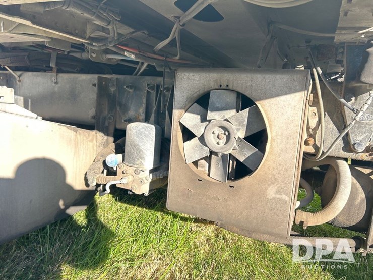 2010-peterbilt-386-image-25