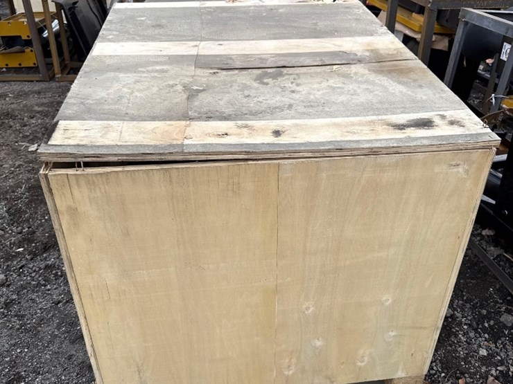 new-agt-mini-stand-on-skid-steer-hydraulic-grapple-bucket-image-5