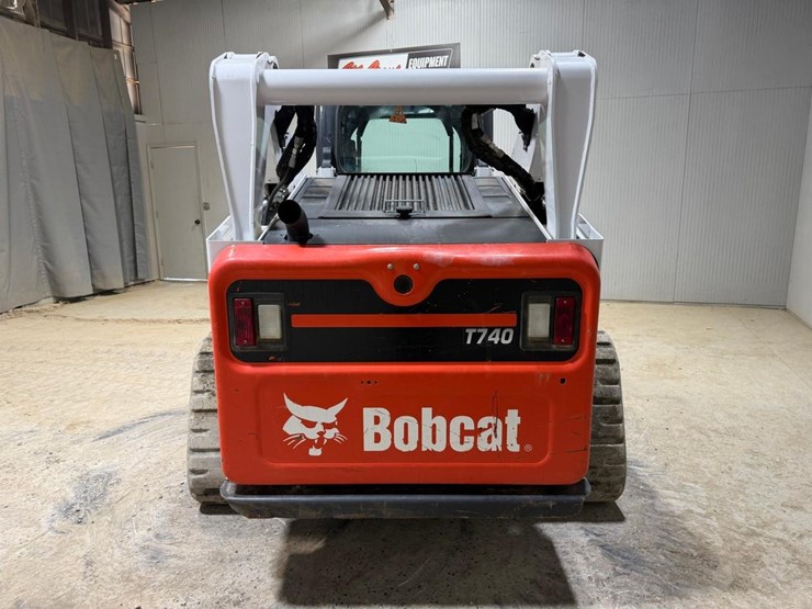 2022-bobcat-t740-image-4