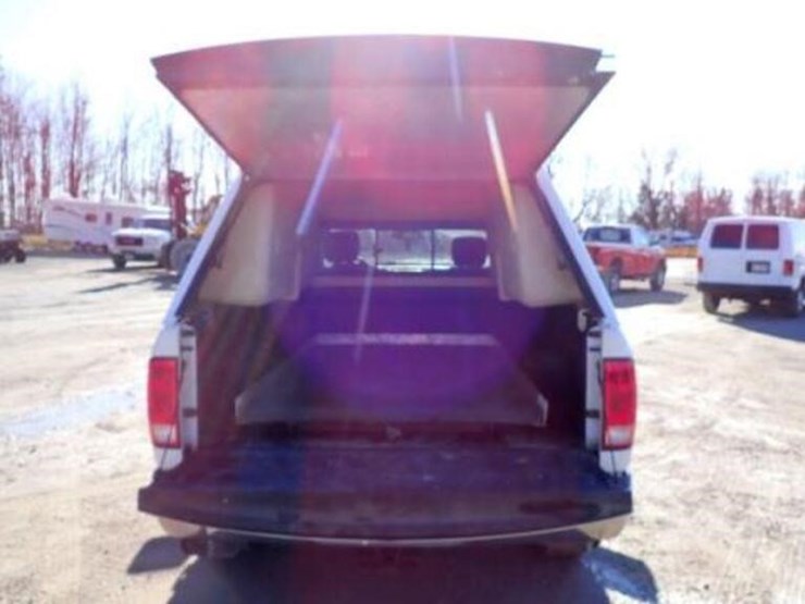 ram-1500-slt-image-34