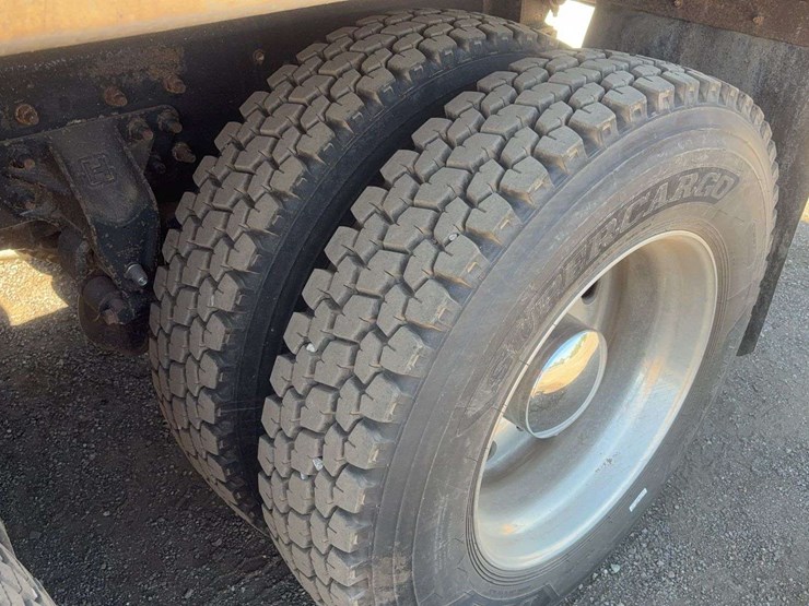 2010-international-lf517-lone-star-dump-truck-image-5