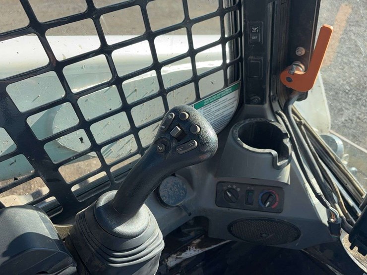 2021-bobcat-t870-image-37