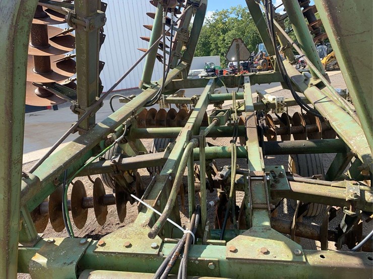 john-deere-235-image-14