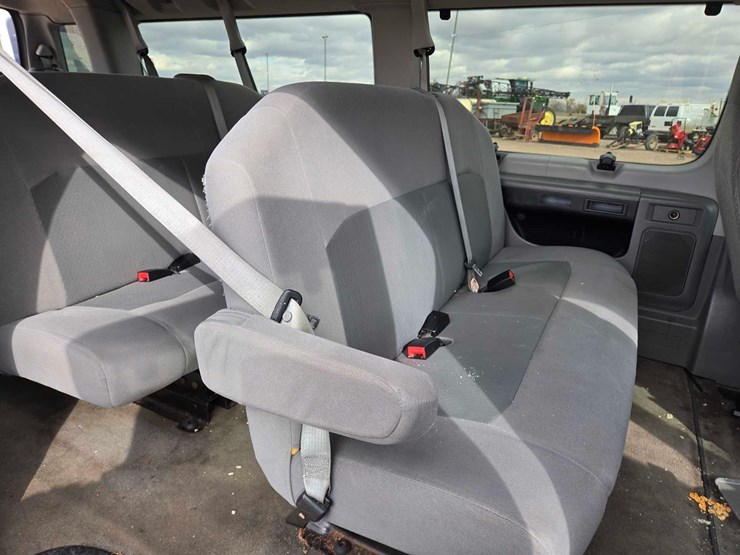 2012-ford-e350-image-17