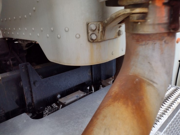 peterbilt-365-image-41