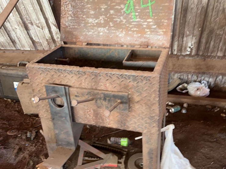 galvanize-steps-and-steel-cabinet-image-3