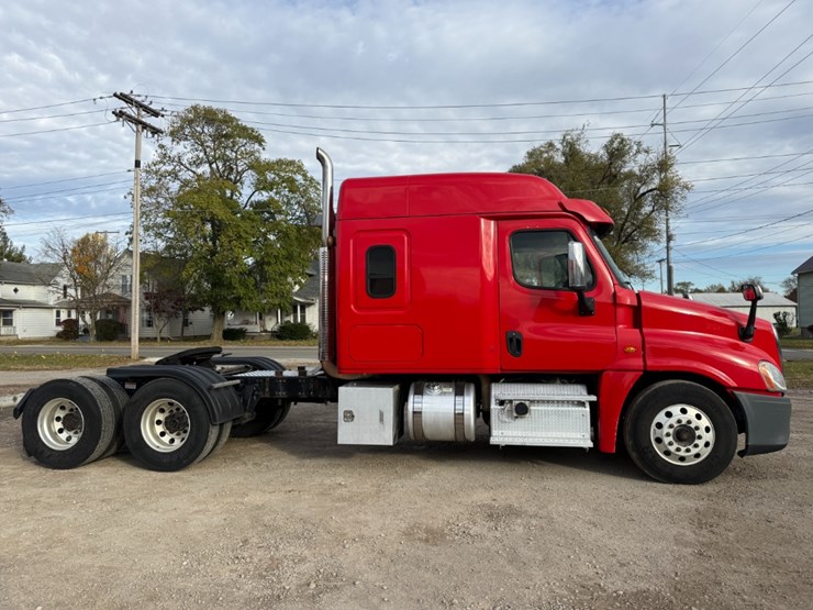 2019-freightliner-cascadia-125-image-17