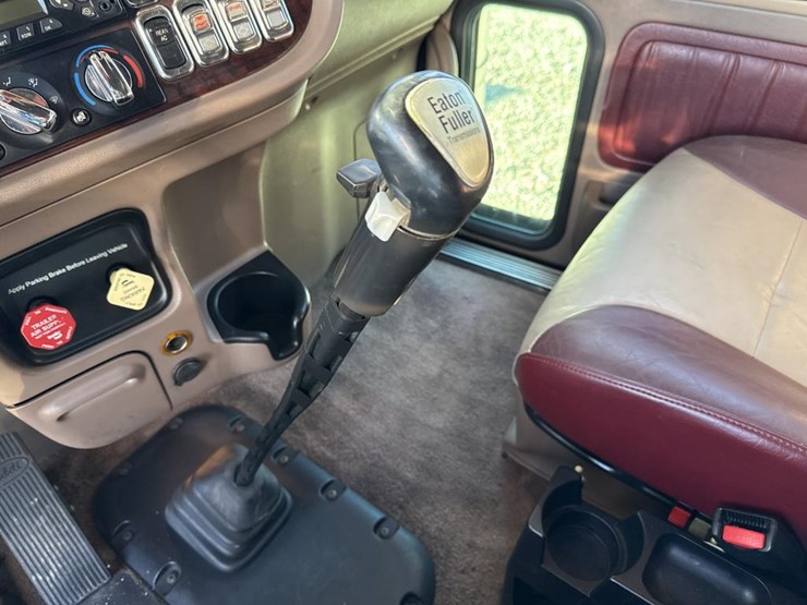 2012-peterbilt-389-image-86