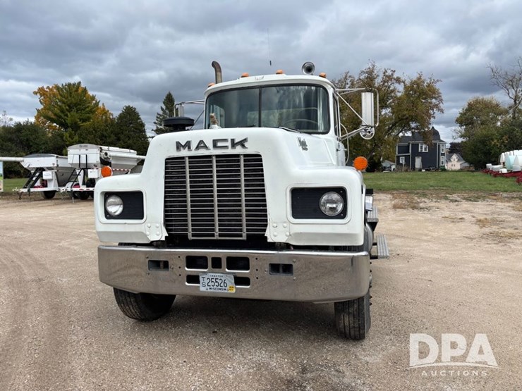 mack-r686st-image-3