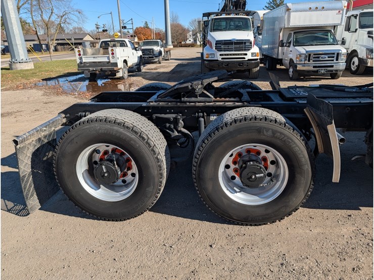 2020-kenworth-t680-image-7