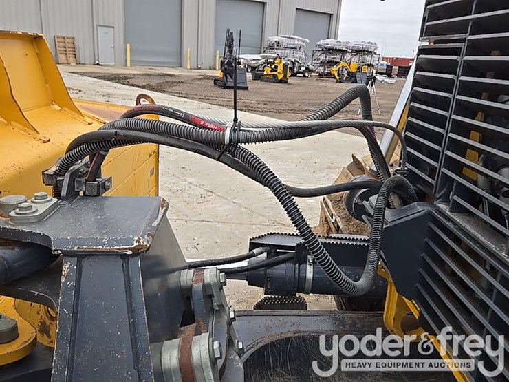 2019-deere-850l-lgp-image-45