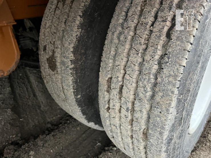 2010-econoline-25-ft-x-96-in-image-26