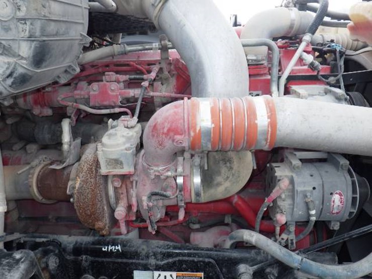 peterbilt-579-image-33