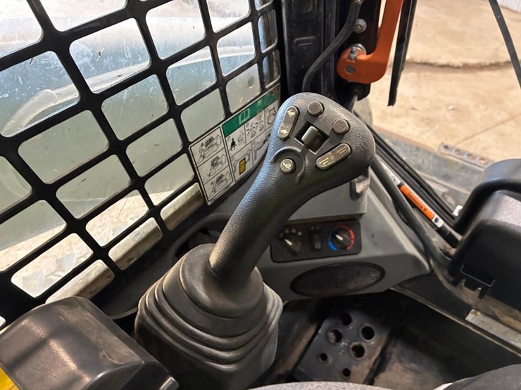 2023-bobcat-t770-image-27