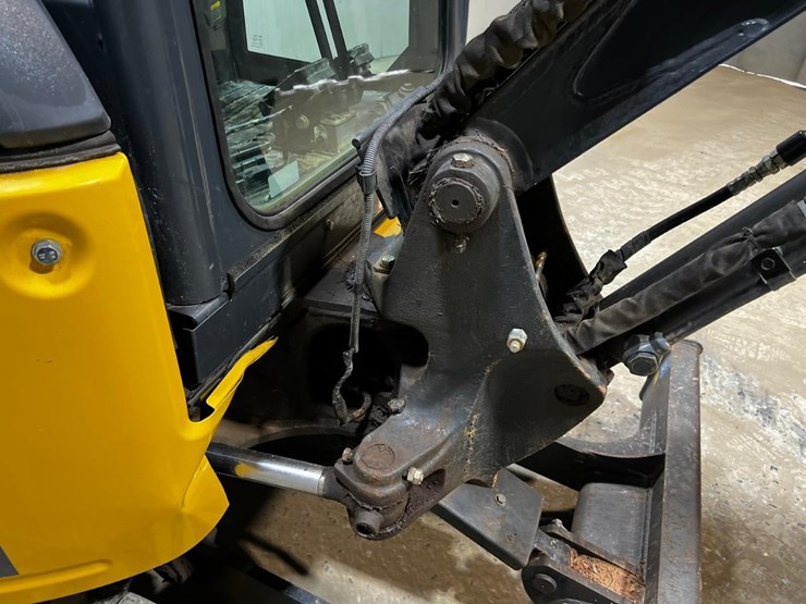 2019-deere-26g-image-25