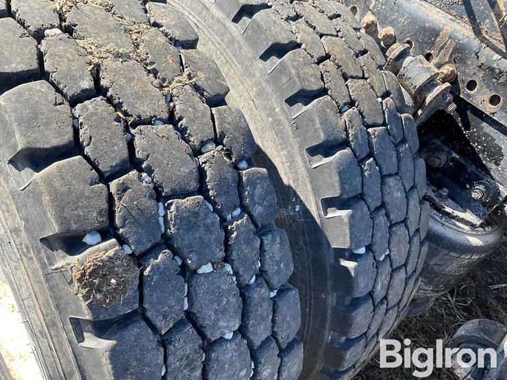 2004-freightliner-columbia-120-image-14