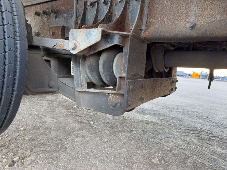 2004-peterbilt-357-image-40