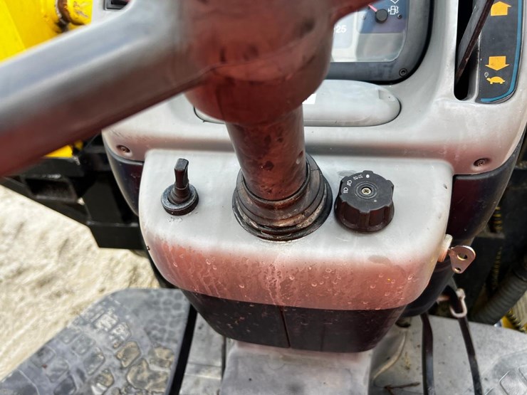 new-holland-tn70a-image-29