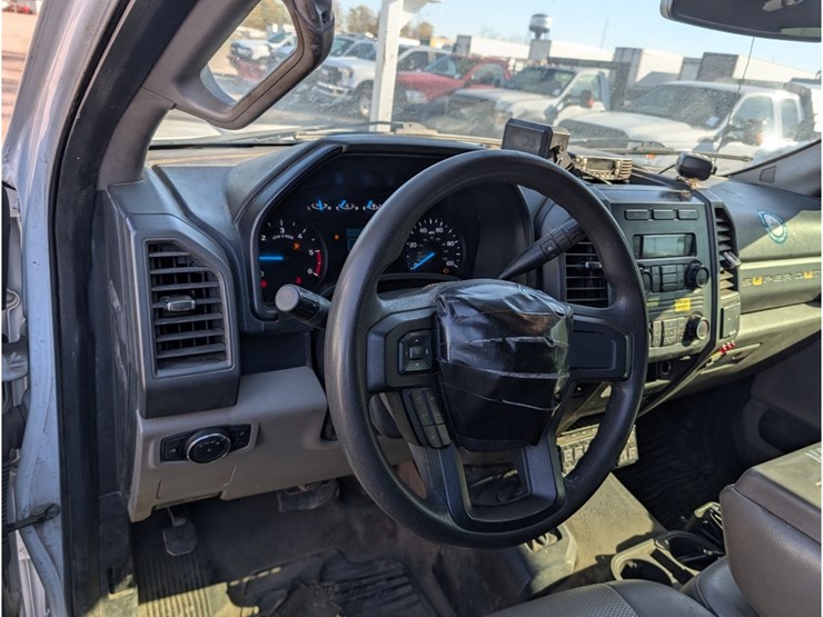 2017-ford-f550-image-21