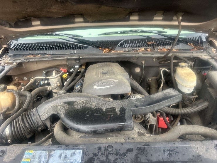 2004-chevrolet-tahoe-image-14