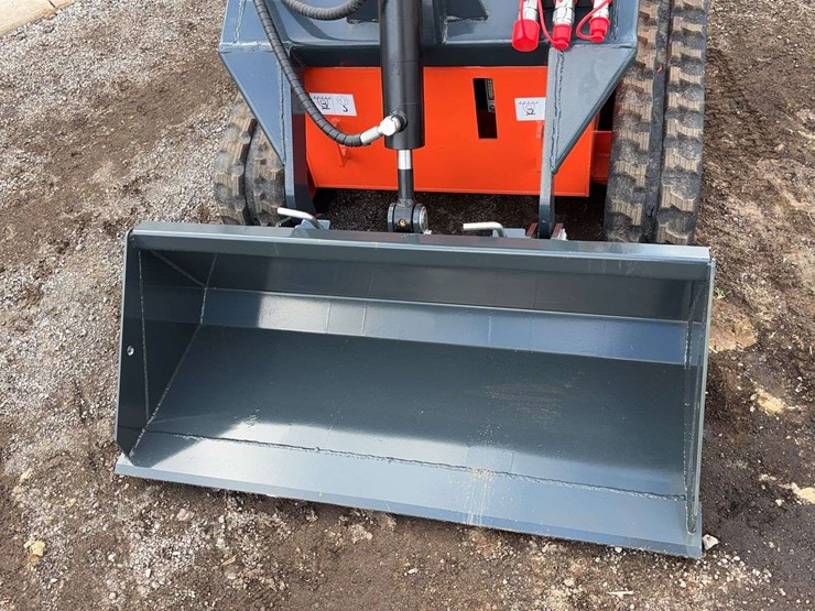 landhero-mini-stand-on-skid-loader-image-8